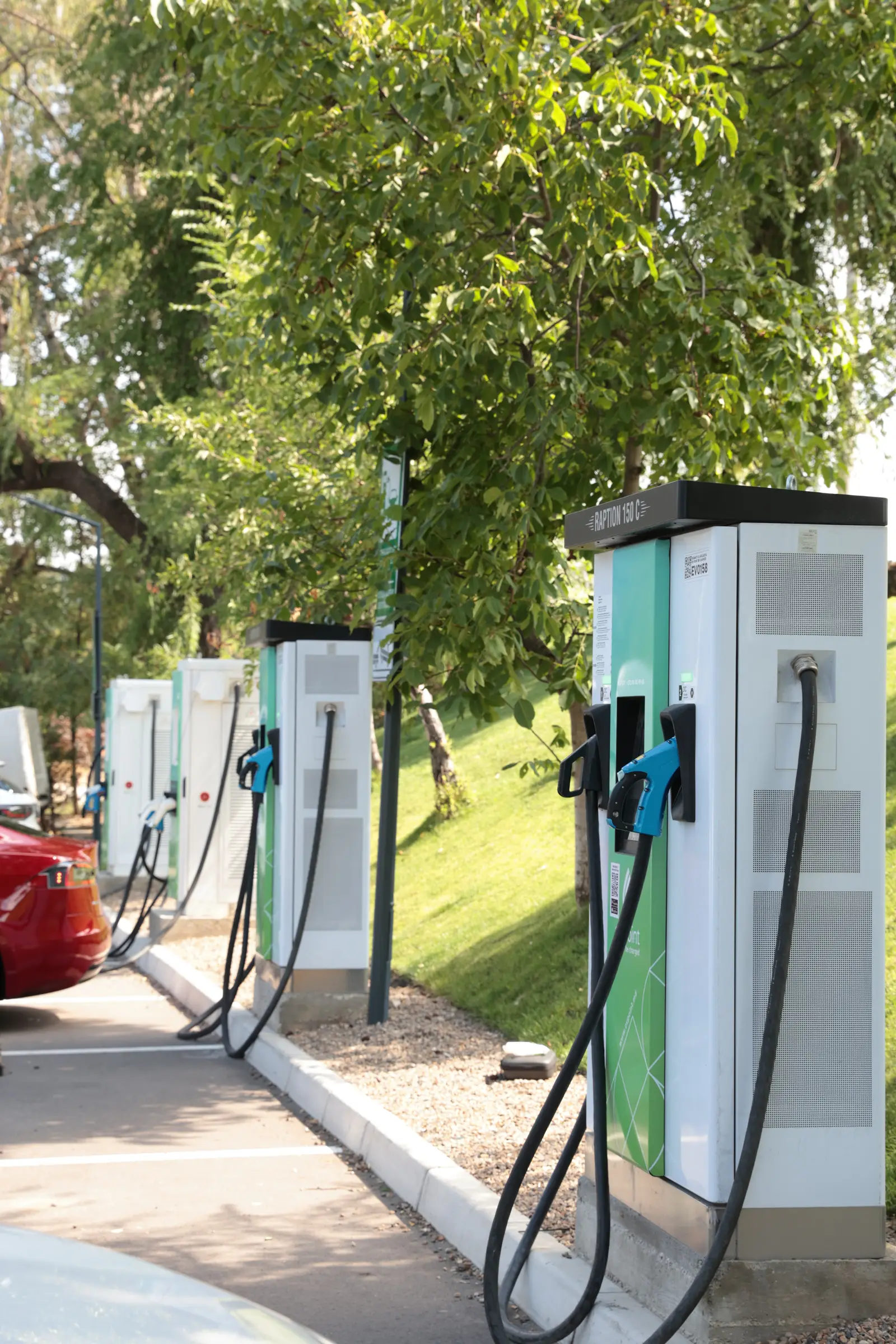 Stații de încărcare rapidă EV la 4Seasons din Chișinău
